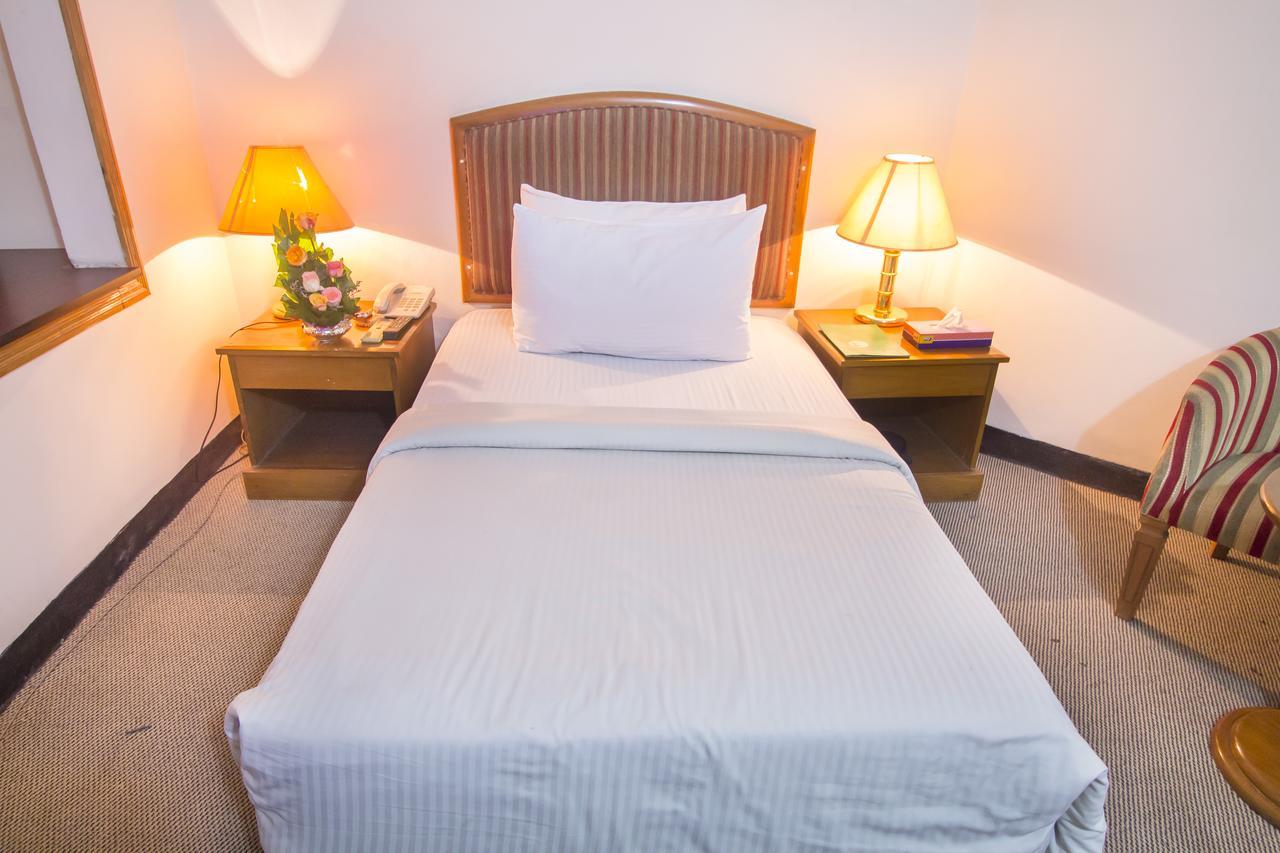 Hotel Swiss Park Dhaka Exterior photo