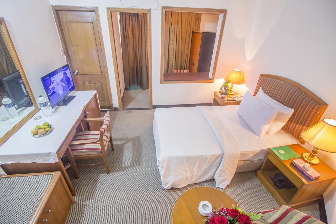 Hotel Swiss Park Dhaka Exterior photo