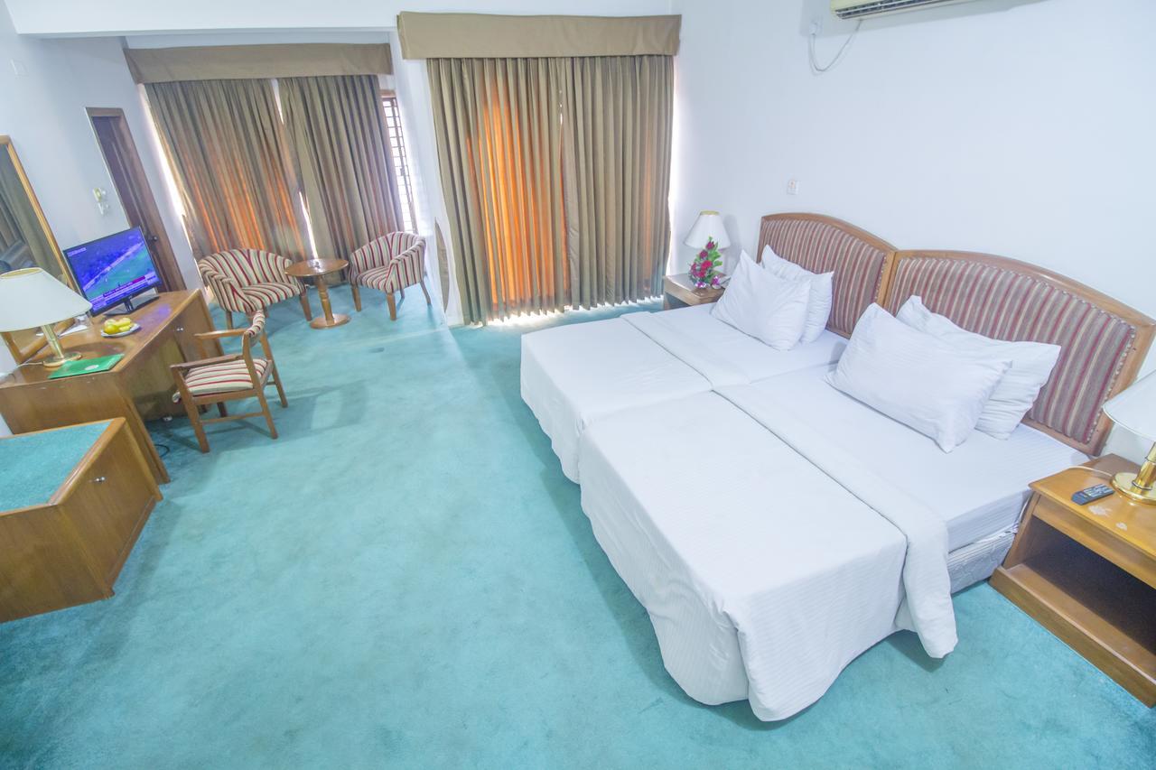 Hotel Swiss Park Dhaka Exterior photo
