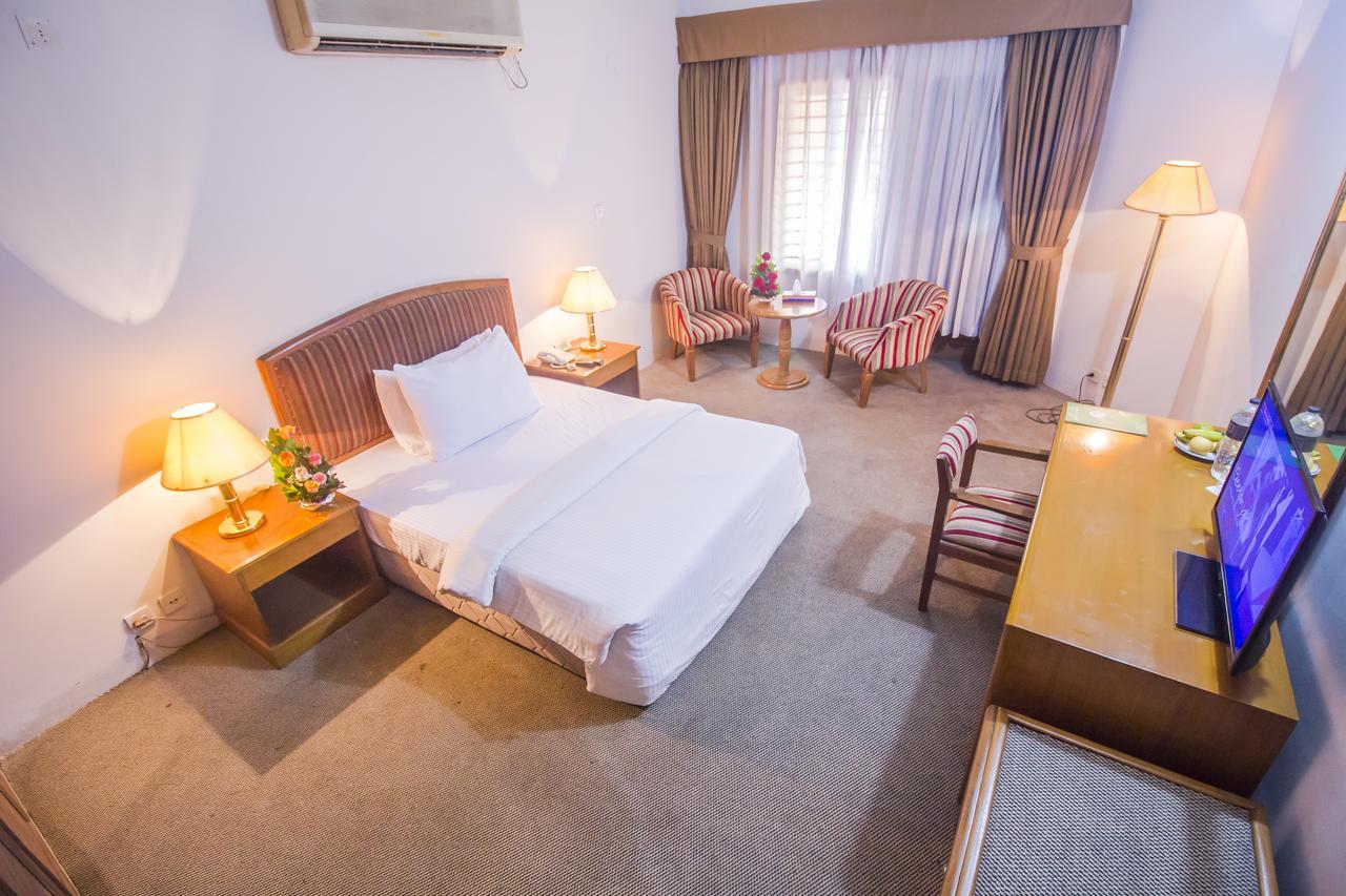 Hotel Swiss Park Dhaka Exterior photo